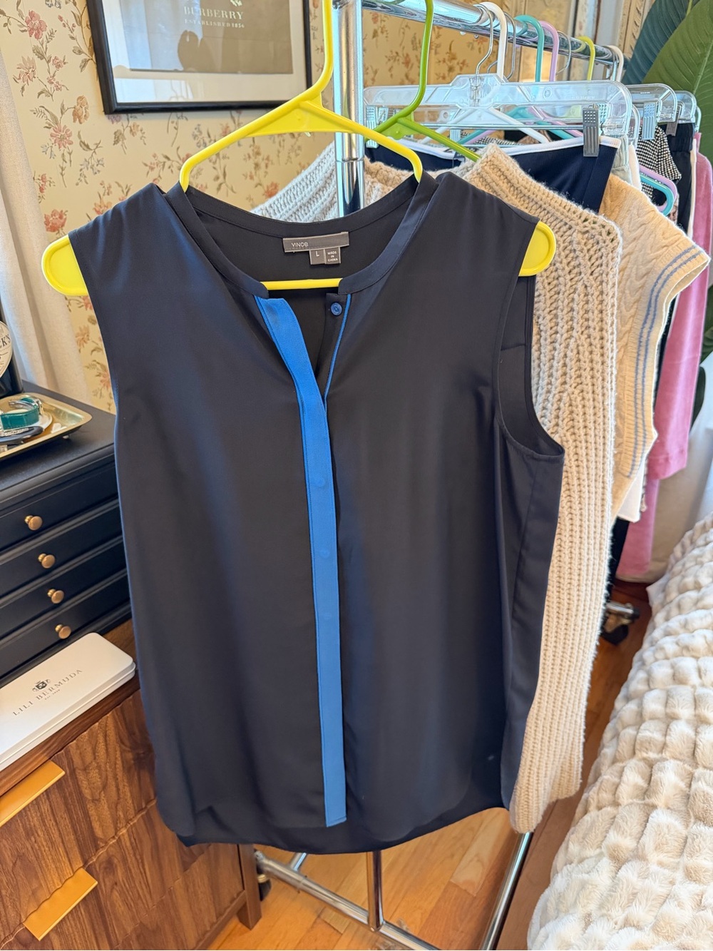 Vince navy sleeveless silk blouse sz L